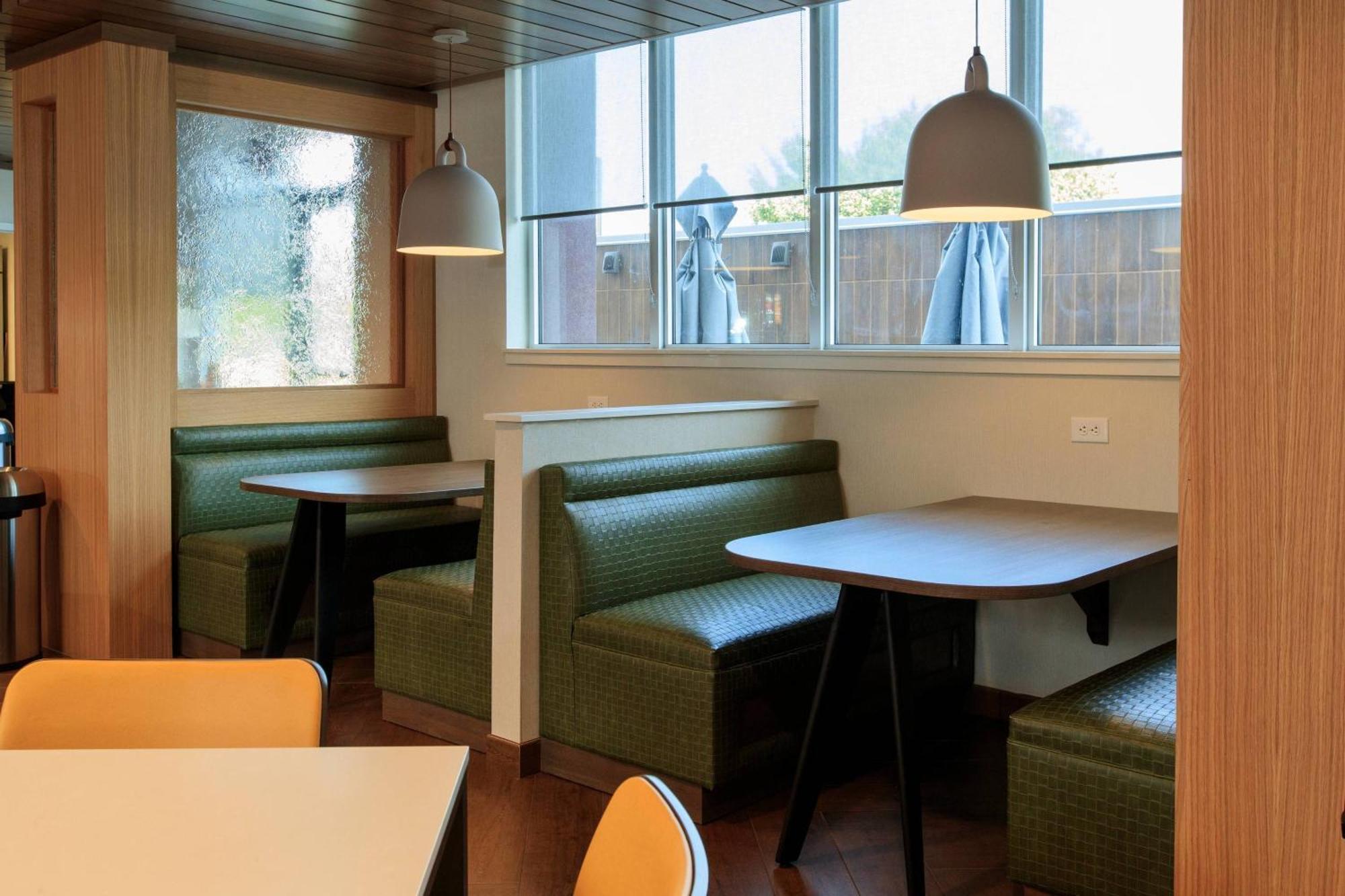 Fairfield Inn & Suites By Marriott Philadelphia Valley Forge/Great Valley Berwyn Екстер'єр фото