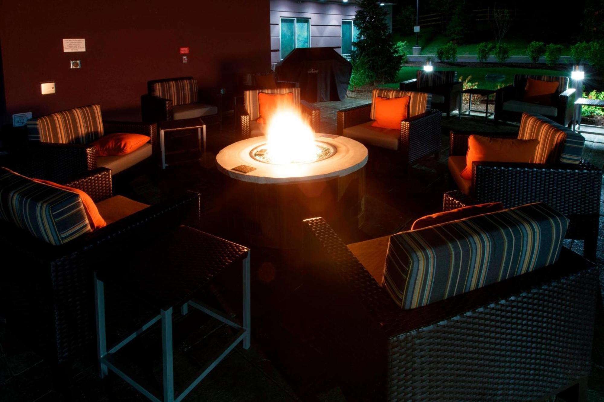 Fairfield Inn & Suites By Marriott Philadelphia Valley Forge/Great Valley Berwyn Екстер'єр фото
