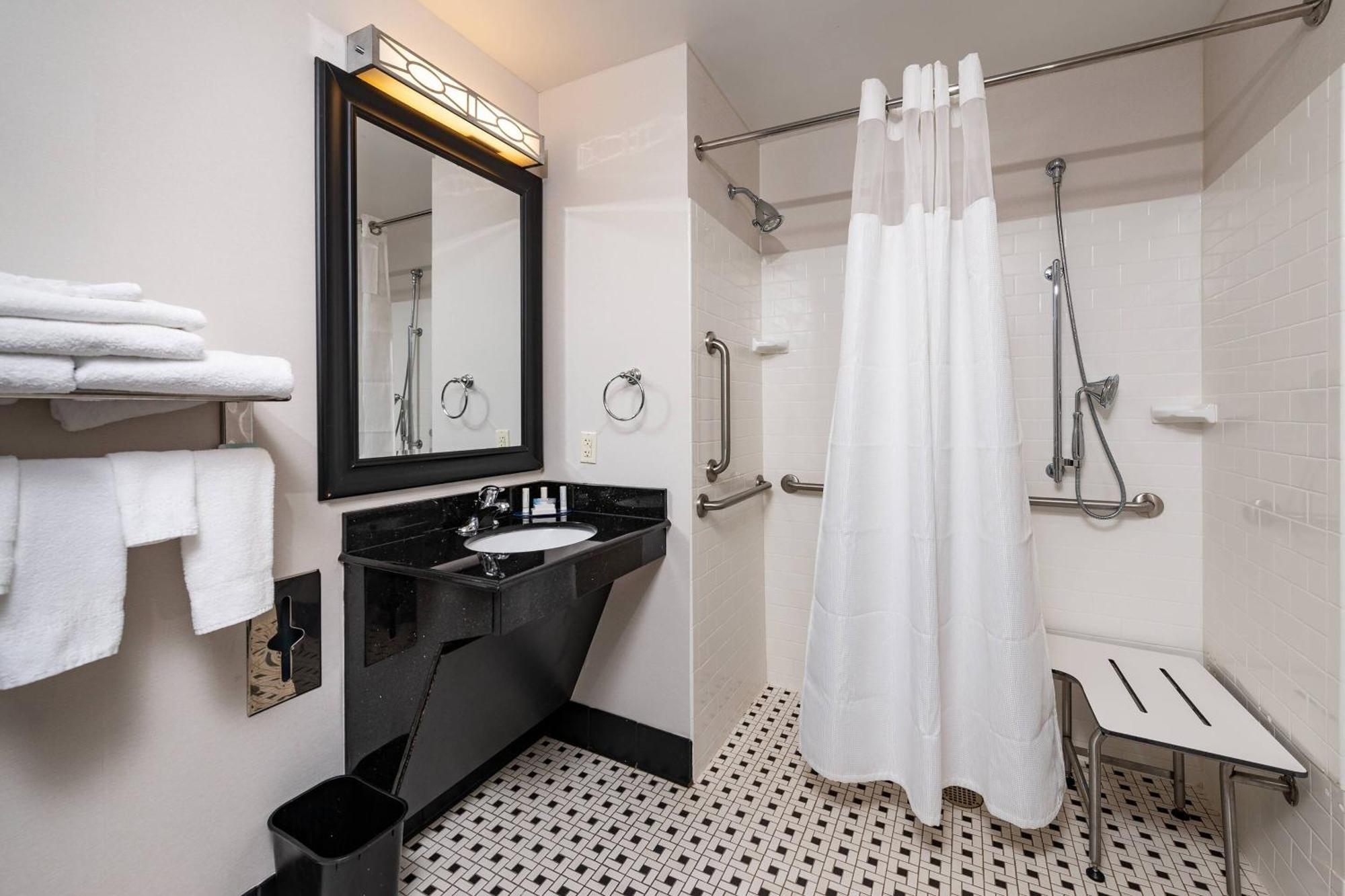 Fairfield Inn & Suites By Marriott Philadelphia Valley Forge/Great Valley Berwyn Екстер'єр фото